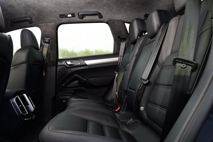  Porsche Cayenne Turbo 2014 года  (UK) (фото 7 из 8)